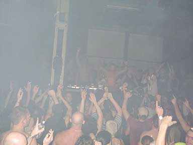 LoveFamilyClub_04_Nov_2000_Pic_35
